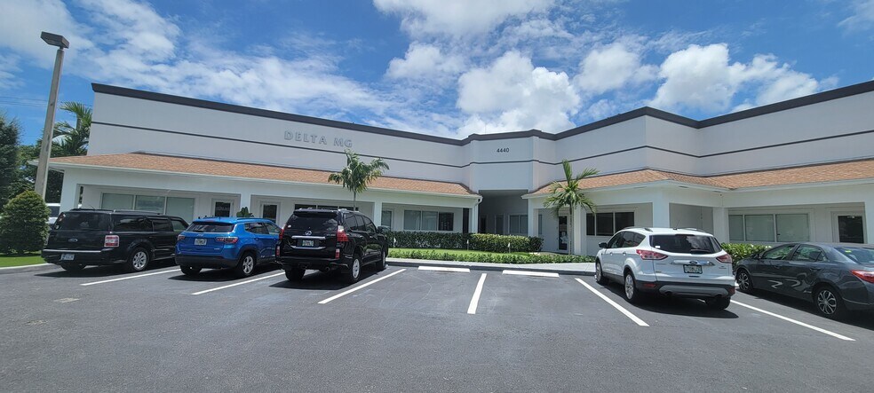 More Photos Of 4440 S Tiffany Dr, West Palm Beach Light Manufacturing For Lease