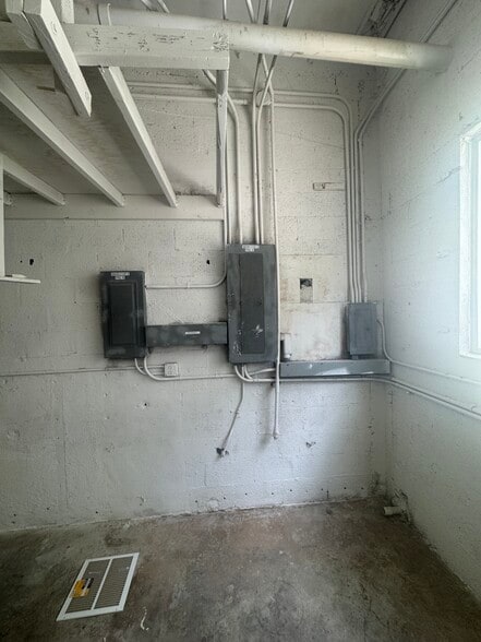 More Photos Of 14020 NW 19th Ave, Miami Warehouse For Lease