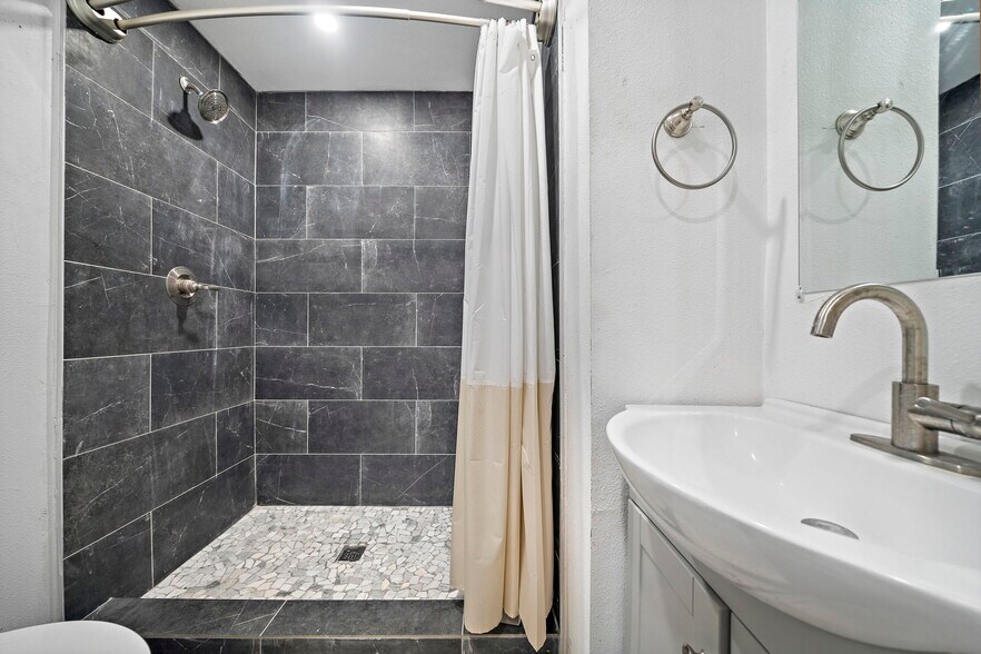 More Photos Of 1811 21st St, Galveston Apartments For Sale