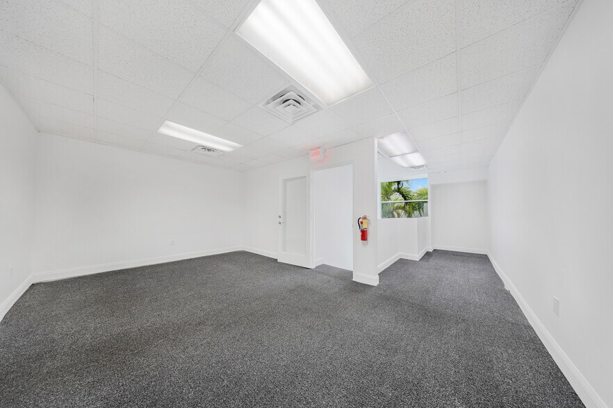 More Photos Of 7452-7466 SW 48th St, Miami Warehouse For Sale
