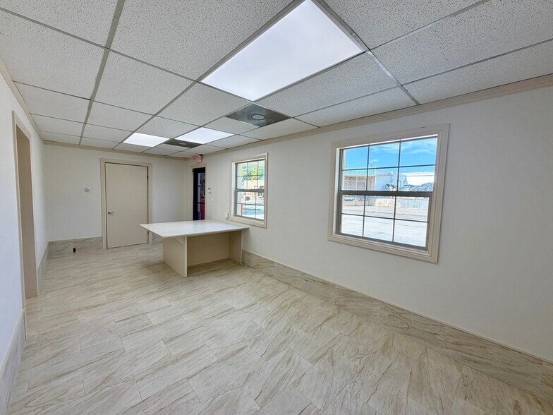 More Photos Of 908 SW 5th St, Oklahoma City Warehouse For Lease