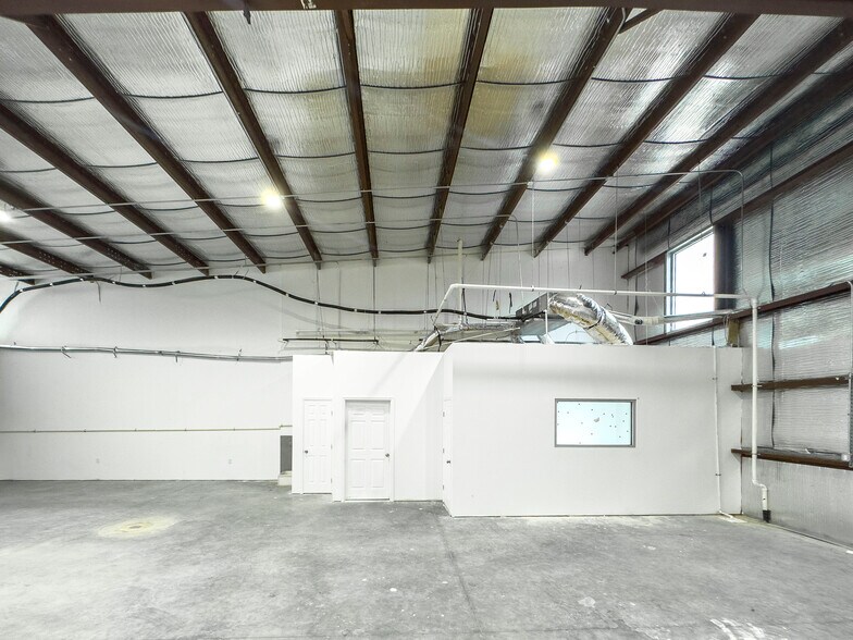 More Photos Of 9013 Pagewood Ln, Houston Warehouse For Sale