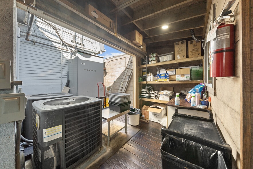 More Photos Of 228 S Oxford Ave, Los Angeles Restaurant For Sale