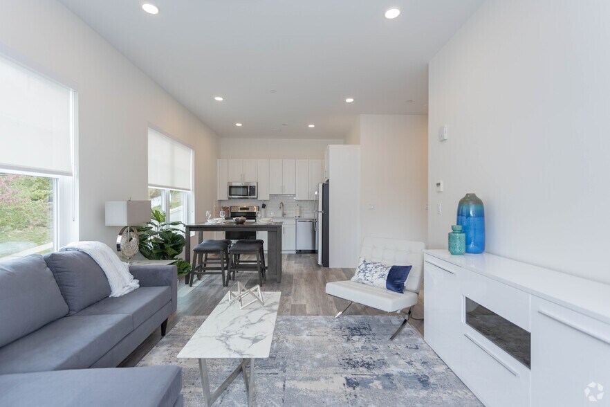 More Photos Of 1000 New York Ave, Huntington Station Apartments For Lease