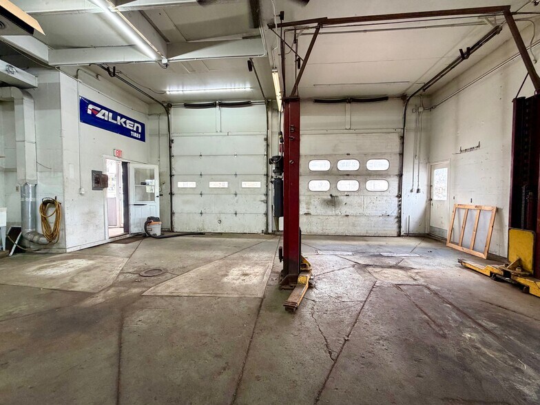 More Photos Of 2124 Us-9, Lake George Service Station For Sale