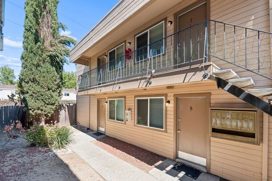 More Photos Of 2067 Riley Ct, Concord Apartments For Sale