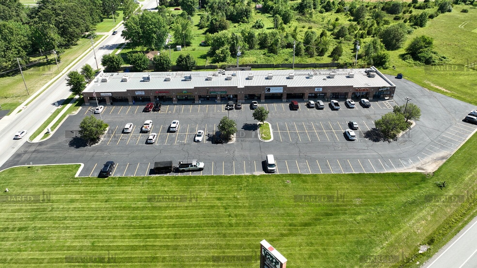 More Photos Of 1600-1694 US Highway 60 E, Republic Storefront Retail Office For Lease