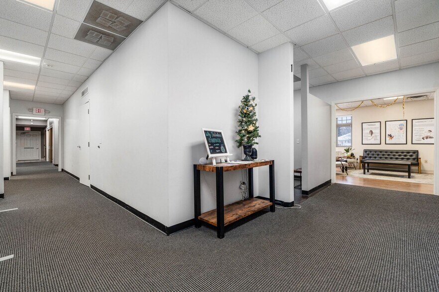 More Photos Of 440 Beecher Rd, Columbus Medical For Lease