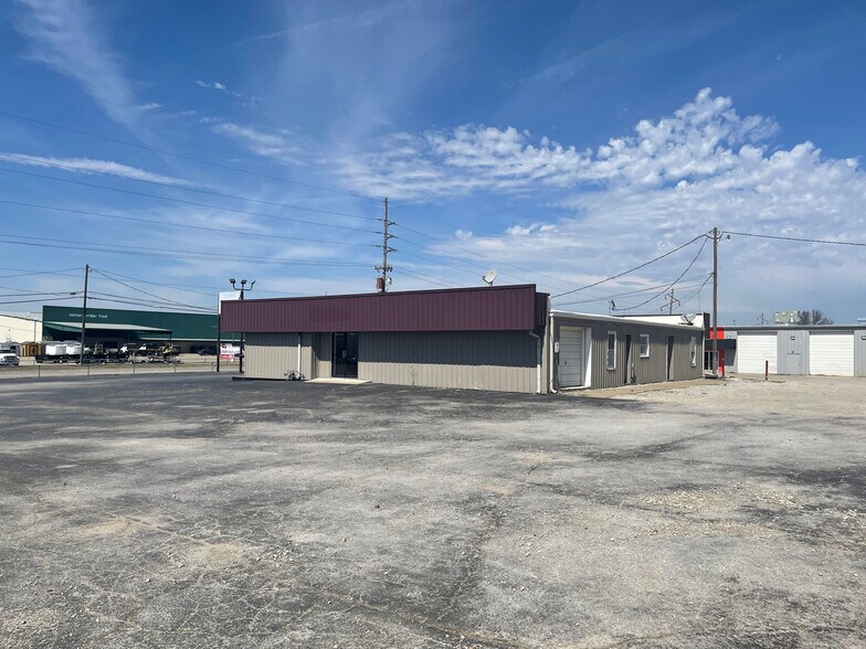 More Photos Of 3815 S Limit Ave, Sedalia Unknown For Lease
