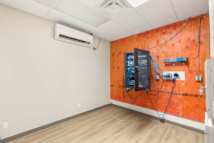 More Photos Of 2601 N Tenaya Way, Las Vegas Office For Sale