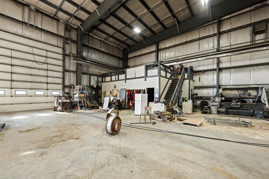 More Photos Of 10661 231 St NW, Edmonton Warehouse For Sale