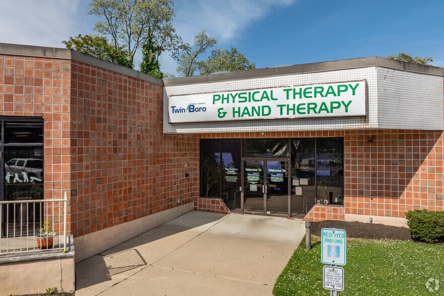 More Photos Of 315 Rt 35, Red Bank Medical For Lease