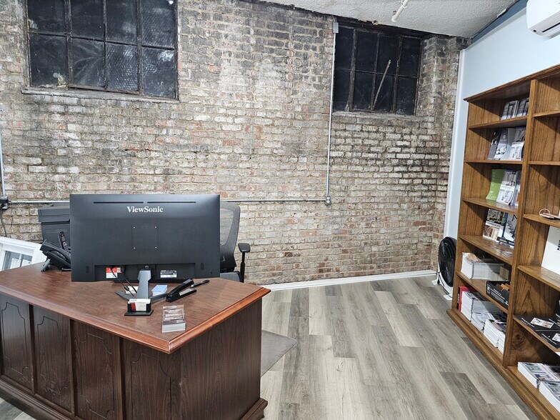 More Photos Of 1087 Sycamore St, Bristol Office For Sale
