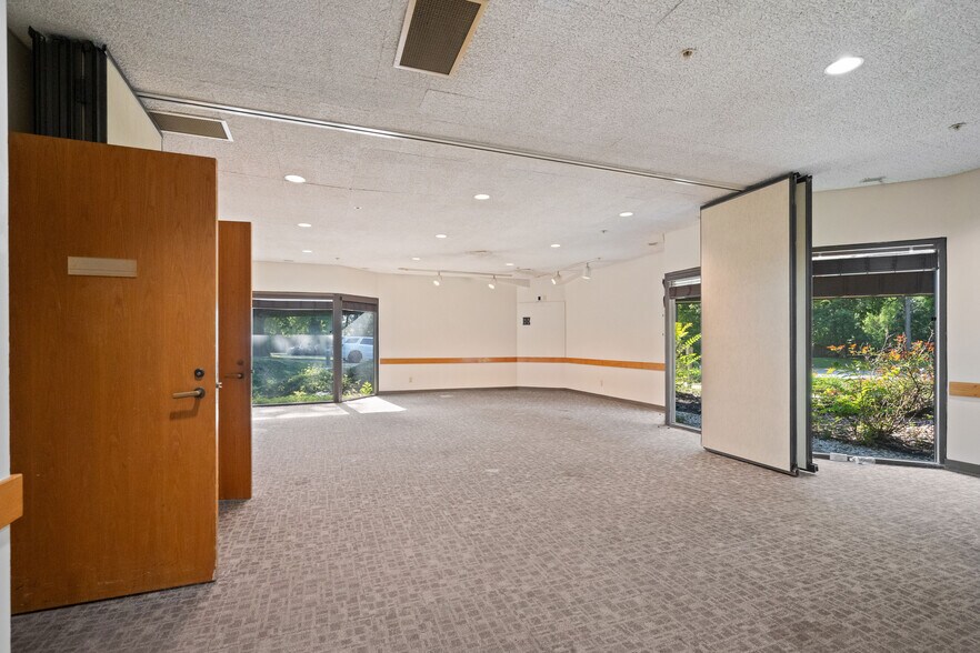 More Photos Of 1015 Michigan Ave, Logansport Flex For Sale