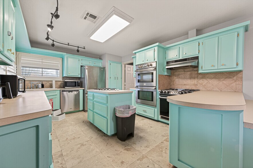 More Photos Of 8911 West Ln, Magnolia Office For Sale