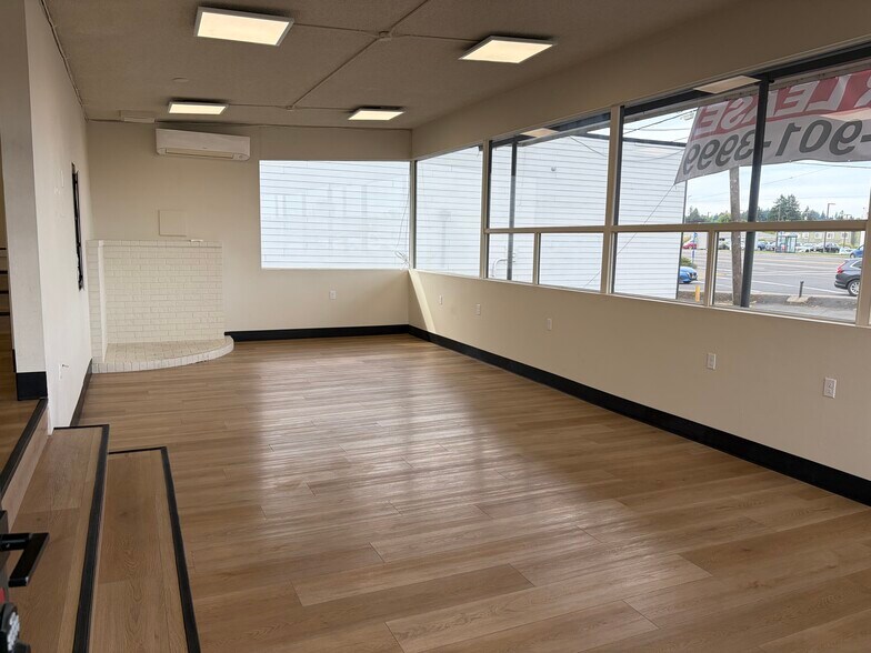 More Photos Of 20105 McLoughlin Blvd, Gladstone Freestanding For Lease