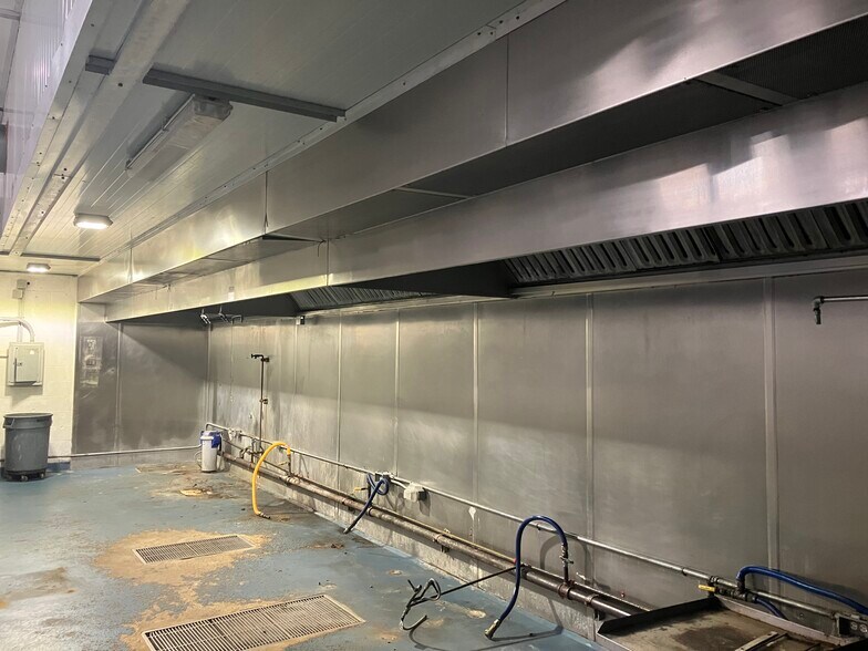 More Photos Of 5485 NW 79th Ave, Doral Light Distribution For Lease