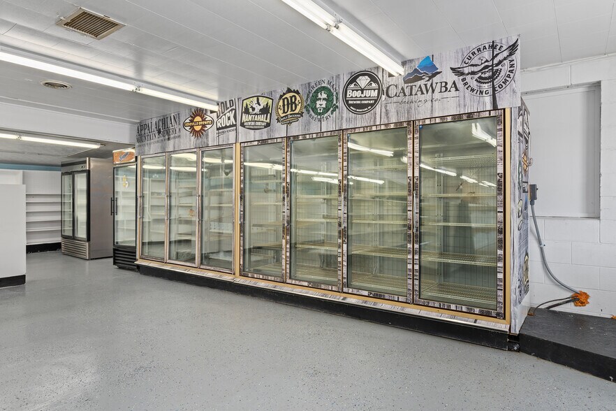 More Photos Of 8275 Carolina Blvd, Clyde General Retail For Sale