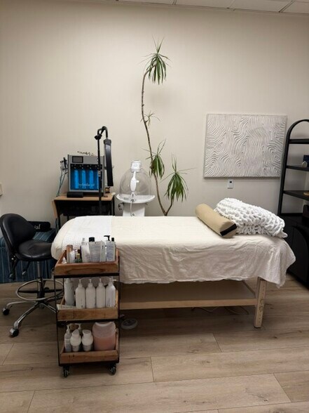 More Photos Of 1518-1520 W Magnolia Blvd, Burbank Coworking Space