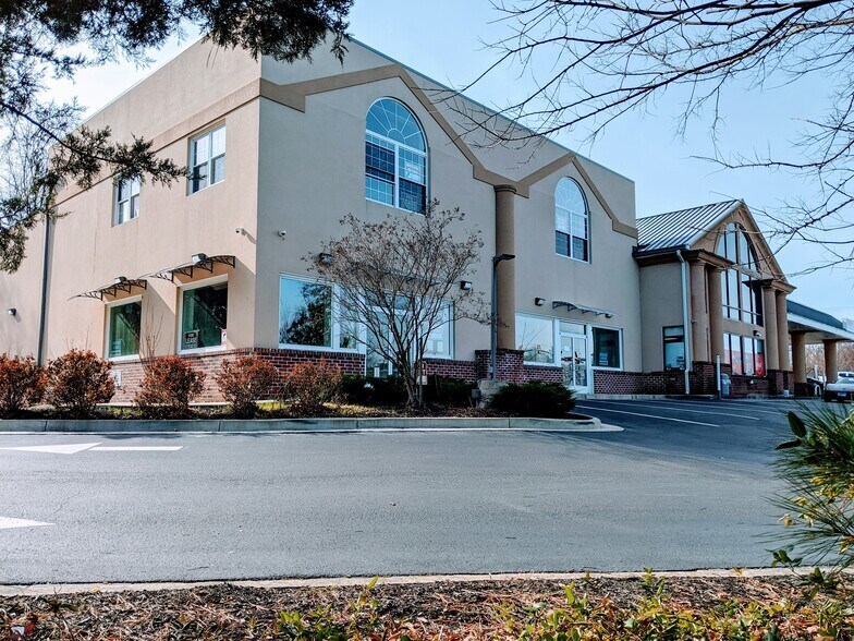 More Photos Of 9999 Brook Rd, Glen Allen Freestanding For Lease