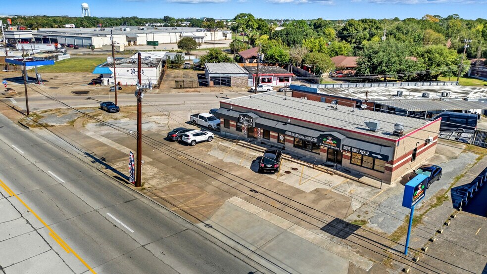 More Photos Of 1024 Decker Dr, Baytown General Retail For Sale