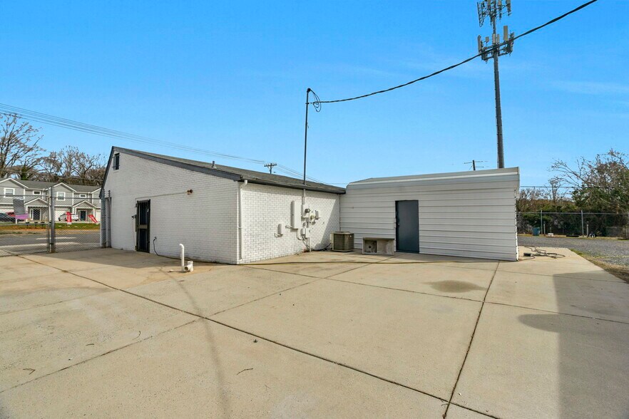 More Photos Of 2215 West Blvd, Charlotte General Retail For Sale