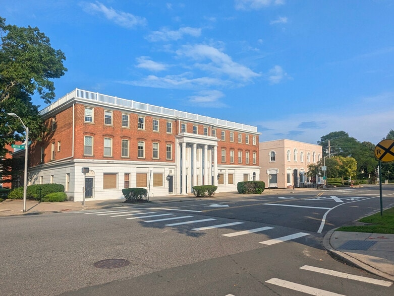 Primary Photo Of 57-65 Hilton Ave, Garden City Office For Lease