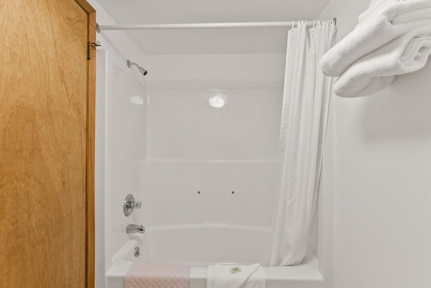 More Photos Of 8612 Washington 31 Hwy, Metaline Hotel For Sale