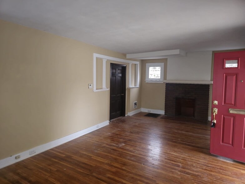 More Photos Of 2311 S Big Bend Blvd, Maplewood Office For Lease