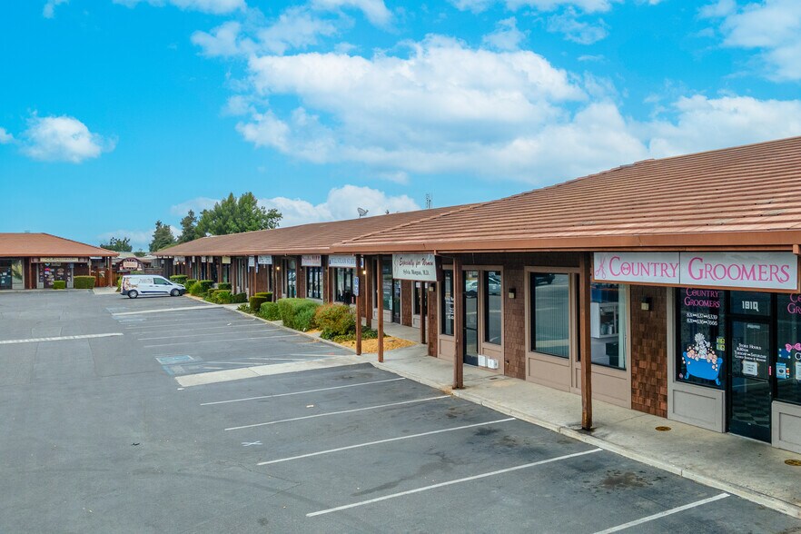 More Photos Of 191 San Felipe Rd, Hollister Unknown For Lease