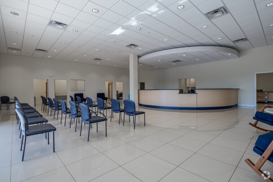 More Photos Of 2905-3025 West Ave, San Antonio Storefront For Lease