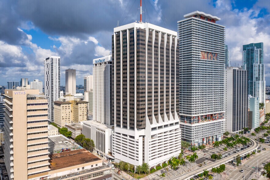 More Photos Of 2 S Biscayne Blvd, Miami Office Residential For Lease