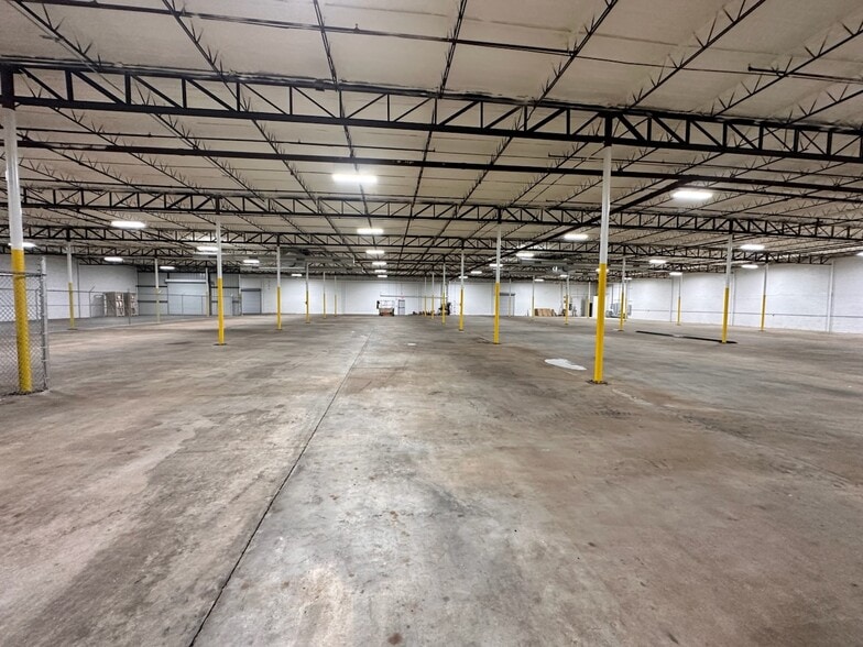 More Photos Of 1605 Cottonwood, Bay City Warehouse For Sale