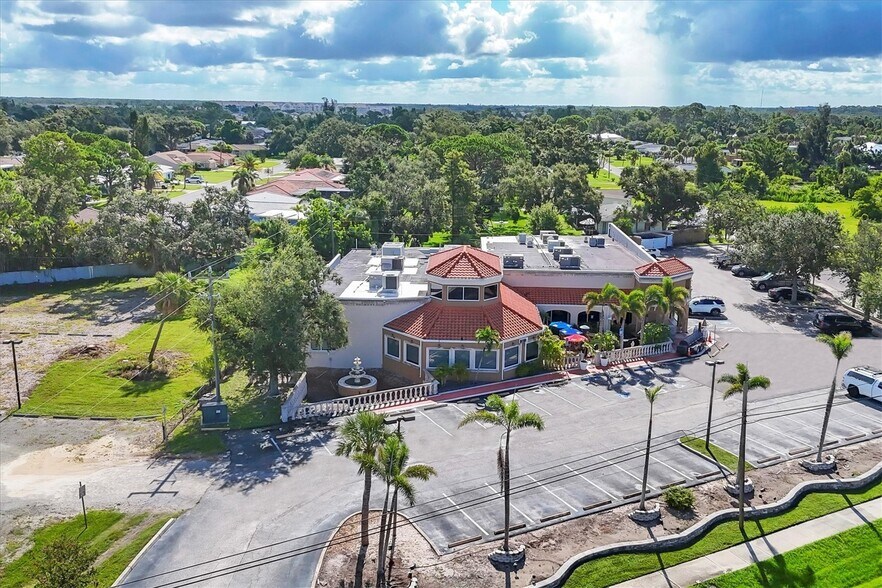 More Photos Of 2300 N Tamiami Trl, Nokomis Storefront Retail Office For Sale