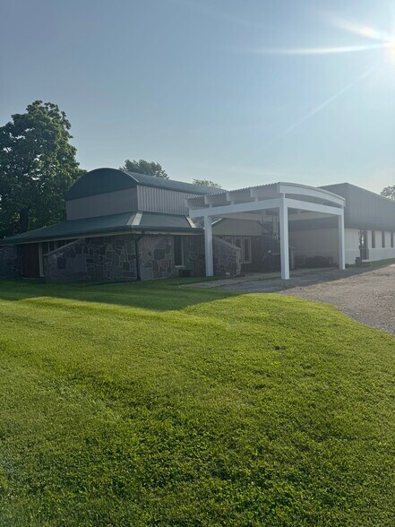 More Photos Of 111 Aiken St, Hope Light Distribution For Lease