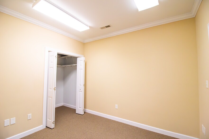 More Photos Of 111 Windel Dr, Raleigh Office Residential For Lease