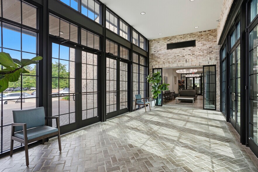 More Photos Of 160 Fountains Blvd, Madison Medical For Sale