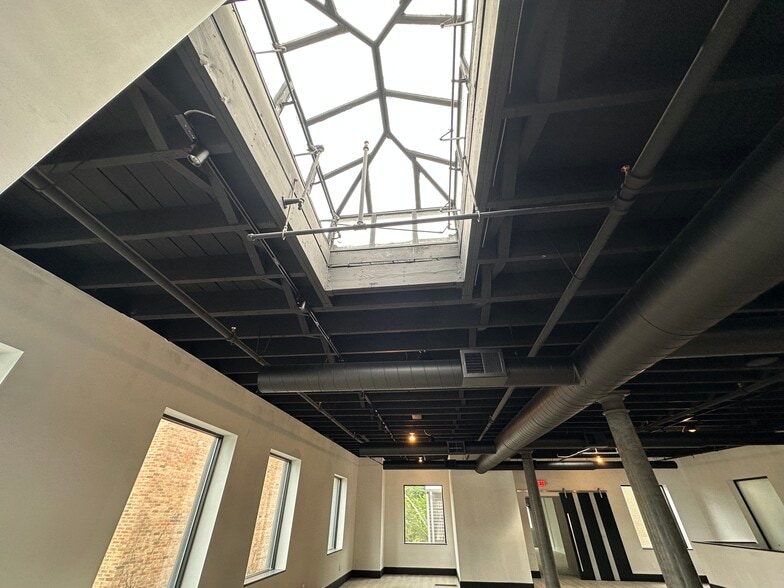 More Photos Of 169 W Putnam Ave, Greenwich Freestanding For Lease