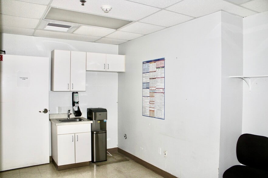More Photos Of 135 Carmen Ln, Santa Maria Rehabilitation Center For Lease