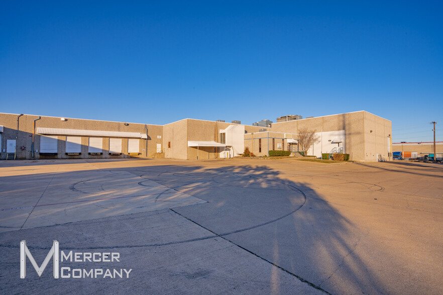 Primary Photo Of 2641-2651 Santa Anna Ave, Dallas Warehouse For Sale