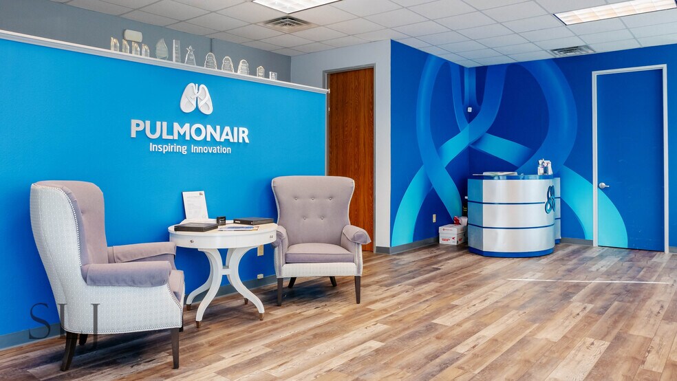 More Photos Of 5563 Dezavala Rd, San Antonio Showroom For Lease