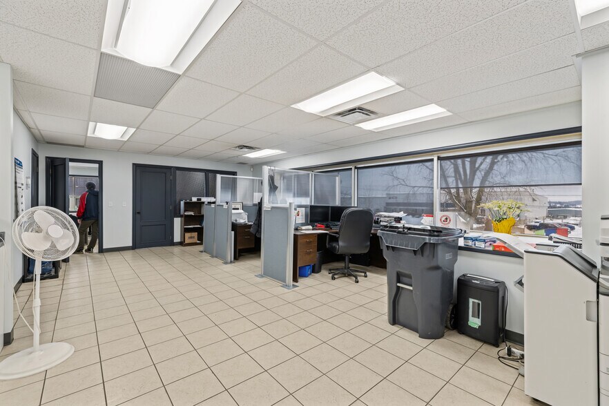 More Photos Of 306 Darrell Dr, Ayr Industrial For Lease