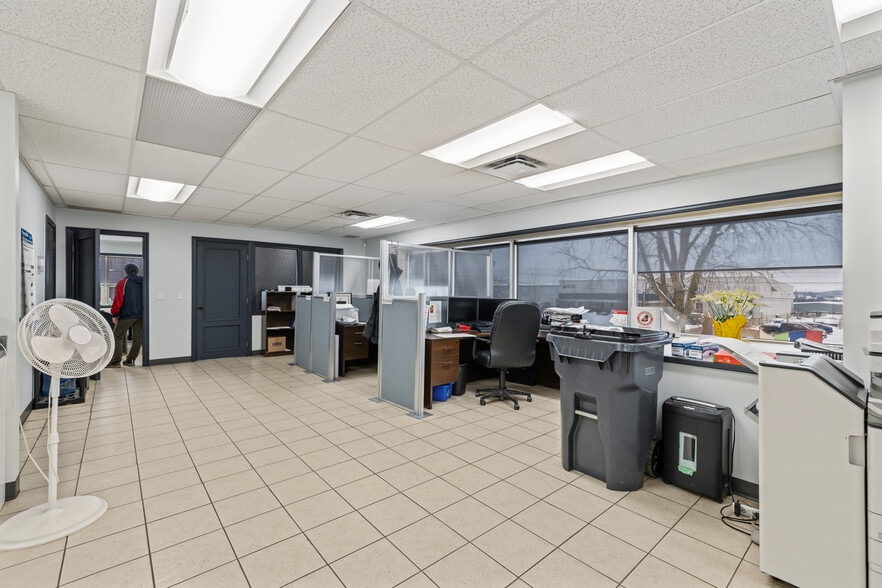 More Photos Of 306 Darrell Dr, Ayr Flex For Sale