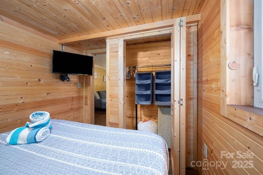 More Photos Of 127 Deer Hill Ln, Weaverville Specialty For Sale