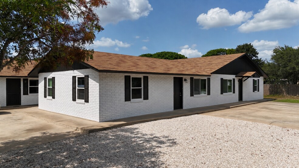 More Photos Of 1402 N Adams St, Fredericksburg Multifamily For Sale