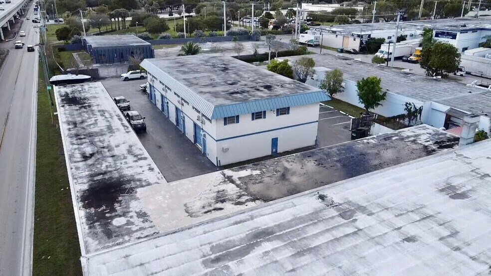 More Photos Of 3350 SW 3rd Ave, Fort Lauderdale Showroom For Sale