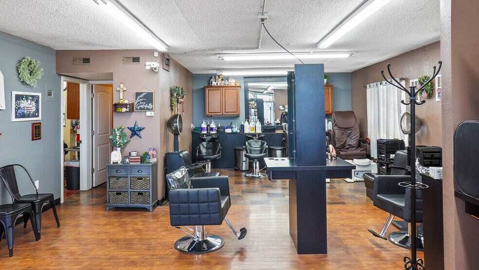 More Photos Of 702 E Main St, Othello Storefront Retail Office For Lease