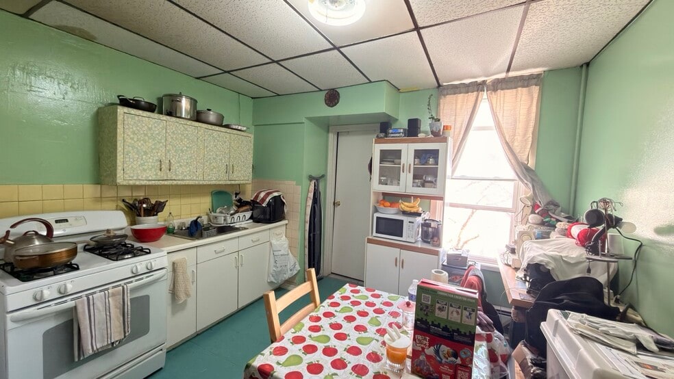 More Photos Of 208 38th St, Union City Apartments For Sale