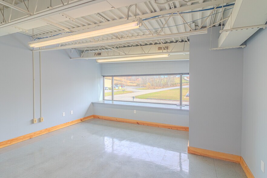 More Photos Of 87 Carpenter Dr, Annville Warehouse For Lease
