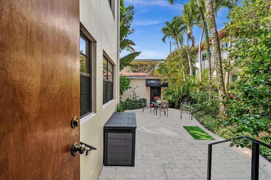 More Photos Of 836 W 40th St, Miami Beach Apartments For Sale